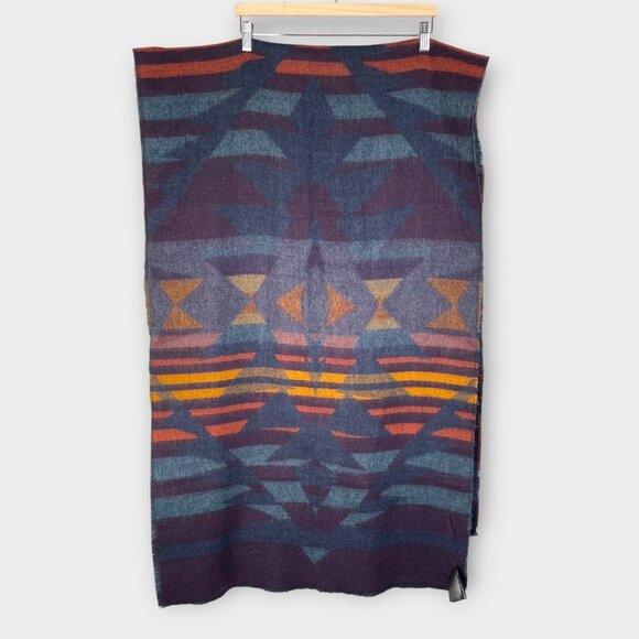 🍂🍁 H&M Blanket Scarf Shawl Southwestern Tribal Aztec Pattern EUC - Picture 1 of 5